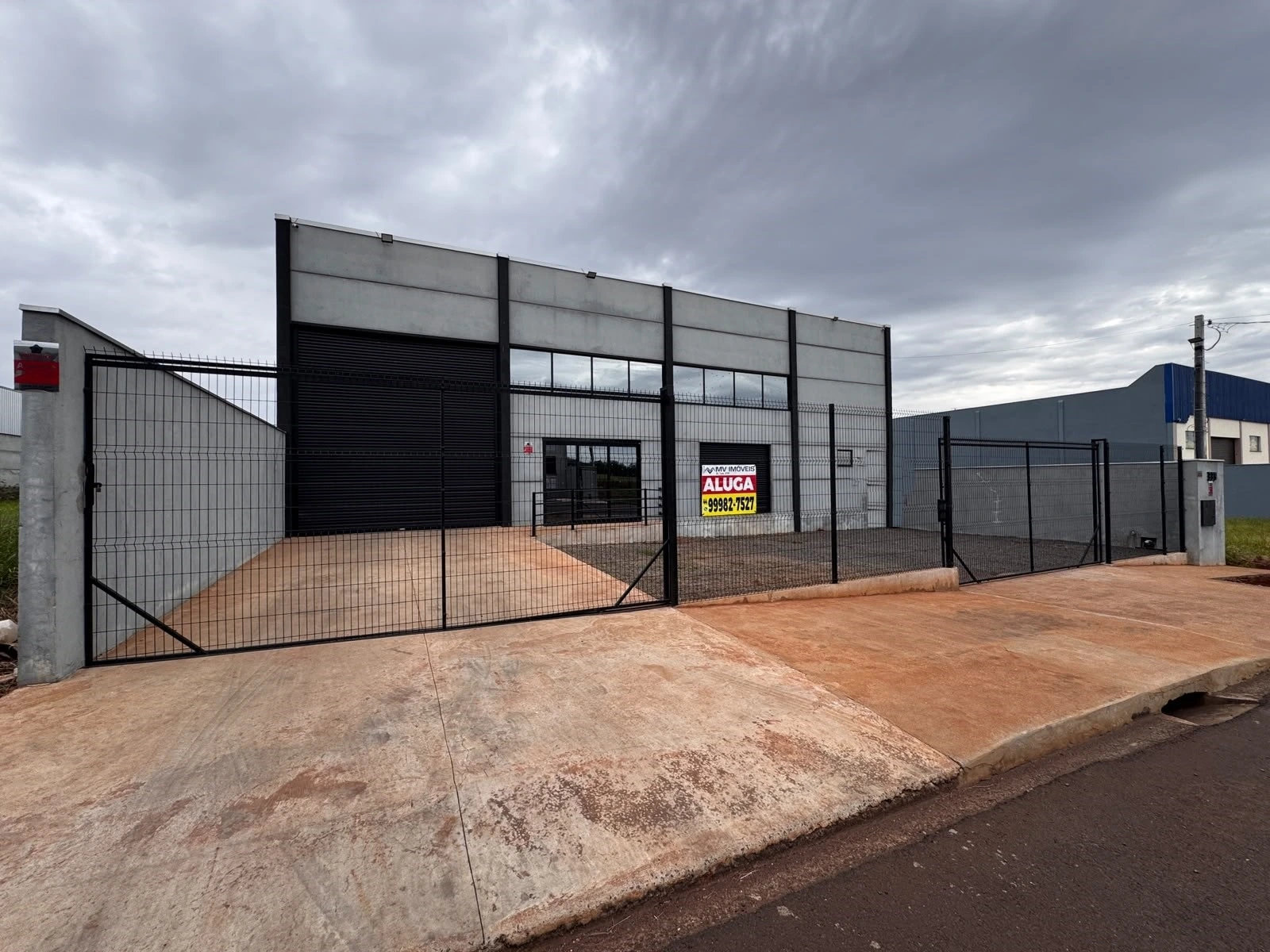 SALÃO COMERCIAL 800m² | 2 BANHEIROS | JARDIM MADRI | MARIALVA - PR