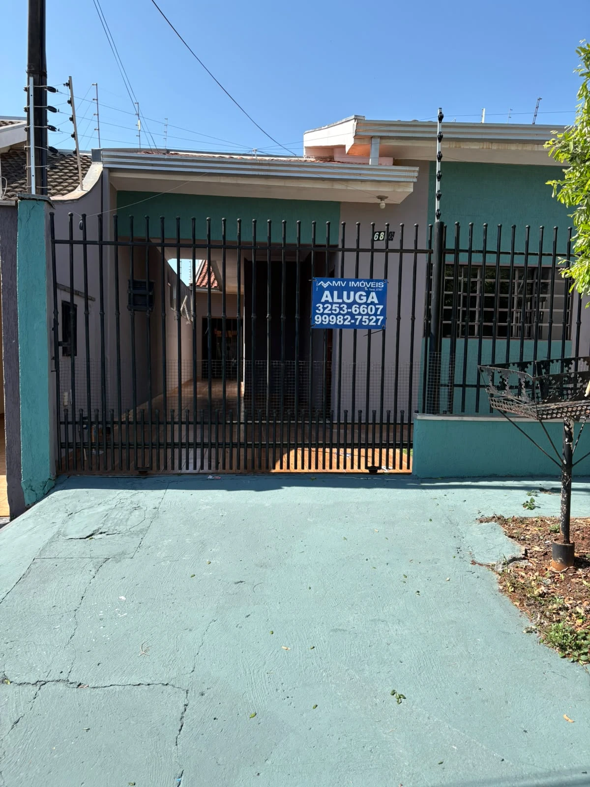 ✨ Disponível para Locação | Casa com 1 suíte + 2 dormitórios | Varanda | Lavanderia | Parque Res. Tuiuti