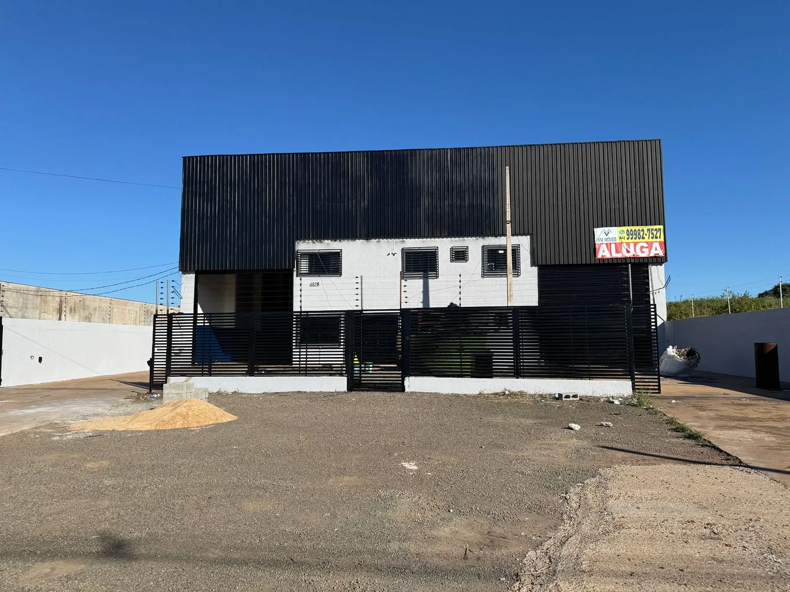 Disponível para Locação | Prefeito Sincler Sambatti | 2.636m² Terreno - 2.100m² á. construída  | Maringá/PR